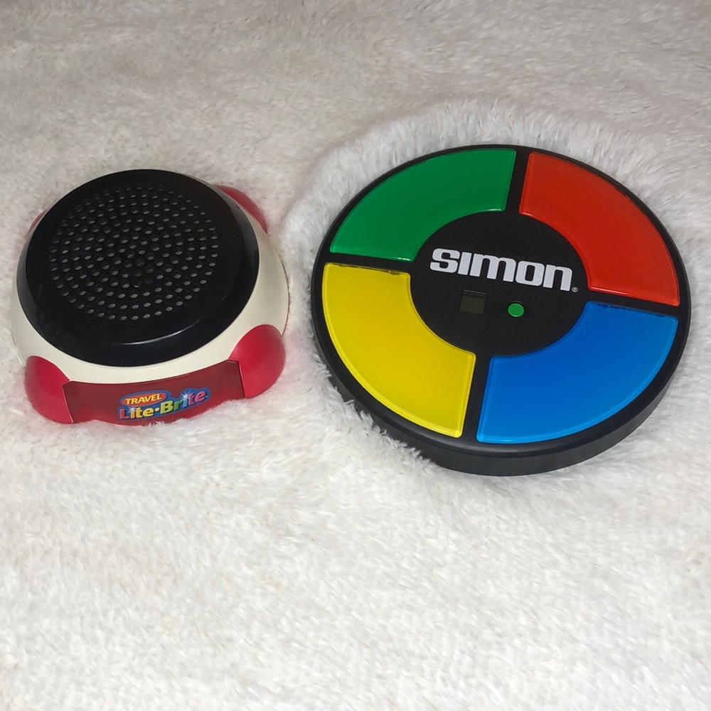 Kids Games Travel Light Bright w Extra Pegs Hasbro 2002 & Simon Says 2013 Hasbro - Picture 1 of 6